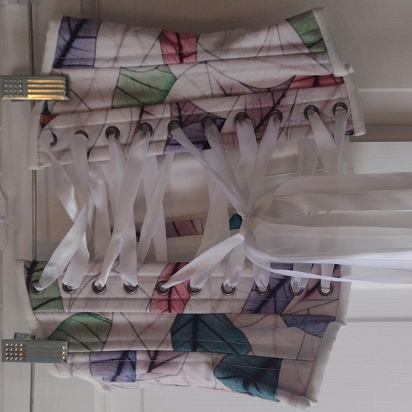 Timeless Trends waist cincher in a beautiful leaf pattern. Size 20 - Picture 4 of 6